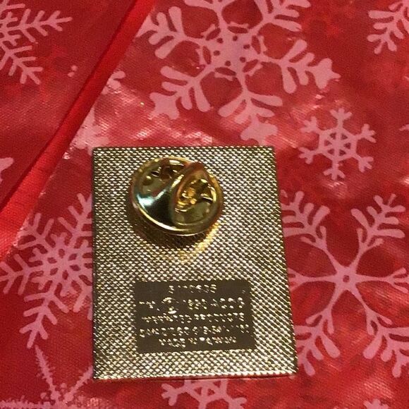 Vintage 1996 Atlanta winter Olympic Texaco trade pin - Picture 3 of 4